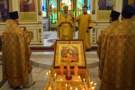 Всех трагически погибших в результате автомобильных катастроф поминали за воскресной Литургией в Благовещенском кафедральном соборе Павлодара
