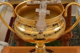 В Крещенский сочельник епископ Варнава совершил Божественную литургию святителя Василия Великого и освящение воды в Михаило-Архангельском храме Павлодара