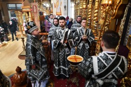 Епископ Каскеленский Геннадий совершил Литургию Преждеосвященных Даров в Никольском соборе Южной столицы