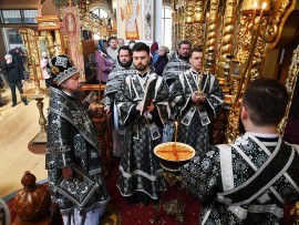 Епископ Каскеленский Геннадий совершил Литургию Преждеосвященных Даров в Никольском соборе Южной столицы