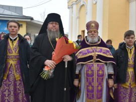 Архиерейская Литургия в Неделю Крестопоклонную
