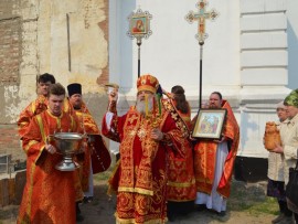 В день празднования иконы Божией Матери «Живоносный Источник» Преосвященный Варнава совершил Литургию в Александро-Невском храме села Иртышск