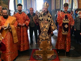 11 мая - день Радоницы епископ Каскеленский Геннадий совершил Литургию в алма-атинском храме во имя равноапостольного князя Владимира