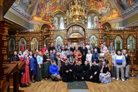 Ночная молодежная Божественная Литургия в Матронинском храме Алматы