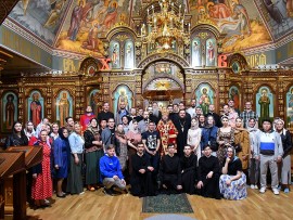 Ночная молодежная Божественная Литургия в Матронинском храме Алматы