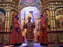 В праздник обретения главы Иоанна Крестителя епископ Каскеленский Геннадий совершил Литургию в Вознесенском соборе Алматы