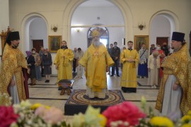В Неделю Всех святых епископ Павлодарский и Экибастузский Варнава совершил Божественную литургию в Благовещенском соборе Павлодара
