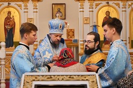 В день отдания праздника Введения во Храм Богородицы епископ Геннадий совершил Литургию в Михаило-Архангельском храме города Каскелена