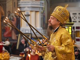 Епископ Каскеленский Геннадий Воскресную Божественную Литургию в главном храме Южной столицы