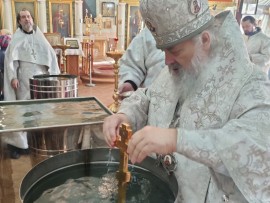 «Во Иoрдане крещающуся Тебе Господи, Троическое явися поклонение…». Богослужения в день великого праздника Крещения Господня