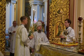 В седьмую неделю по Пасхе епископ Каскеленский Геннадий погиб праздничные воскресные богослужения в главном храме города Алматы