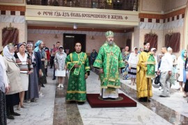 В праздник Пресвятой Троицы Высокопреосвященный архиепископ Серапион совершил Литургию и Вечерню в кафедральном соборе Воскресения Христова г. Кокшетау