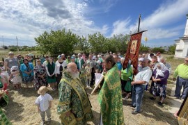 В день Святой Троицы Управляющий епархии совершил Божественную литургию и вечерню в Свято-Троицком храме села Железинка