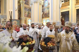 В праздник Преображения Господня епископ Каскеленский Геннадий возглавил торжественные богослужения в Вознесенском кафедральном соборе города Алматы