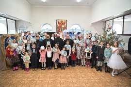 Учащиеся воскресной школы Свято-Никольского храма города Костаная поздравили прихожан с Рождеством Христовым
