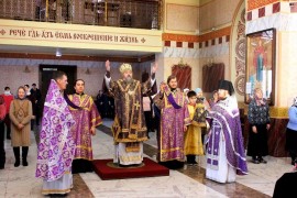 В Неделю Крестопоклонную Высокопреосвященнейший архиепископ Серапион совершил Литургию в кафедральном соборе Воскресения Христова г. Кокшетау