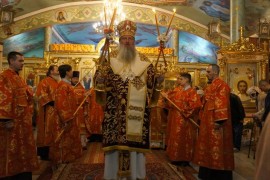 В праздник Светлого Христова Воскресения епископ Чимкентский и Туркестанский Хрисанф совершил Пасхальную великую вечерню в главном храме г. Шымкента