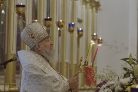 В Светлую Пасхальную ночь Управляющий епархии возглавил торжественное богослужение в Благовещенском кафедральном соборе Павлодара