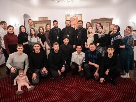 Положено начало служения ночной Литургии в День православной молодежи