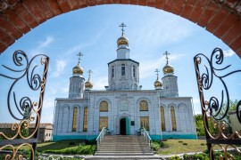 Пасхальная литургия в храме всех Святых п. Сарыколь