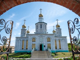 Пасхальная литургия в храме всех Святых п. Сарыколь