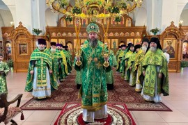 В день Святого Духа собор духовенства Усть-Каменогорской и Семипалатинской епархии сослужил архиепископу Амфилохию за Божественной Литургией в главном храме Восточного Казахстана
