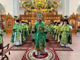 В день Святого Духа собор духовенства Усть-Каменогорской и Семипалатинской епархии сослужил архиепископу Амфилохию за Божественной Литургией в главном храме Восточного Казахстана