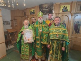 Божественная литургия в день Святого Духа в городе Алга архиерейским чином