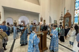 За воскресной Литургией вознесены молитвы о сохранении творения Божия и ниспослании помощи Божией всем учащим и учащимся