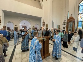За воскресной Литургией вознесены молитвы о сохранении творения Божия и ниспослании помощи Божией всем учащим и учащимся