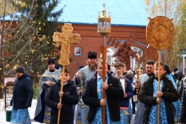 В праздник Покрова Пресвятой Богородицы Высокопреосвященный архиепископ Владимир совершил Литургию в кафедральном соборе Петропавловска