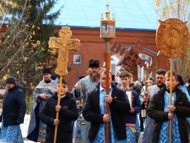 В праздник Покрова Пресвятой Богородицы Высокопреосвященный архиепископ Владимир совершил Литургию в кафедральном соборе Петропавловска