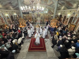 Рождество Господа и Бога и Спаса нашего Иисуса Христа. Епископ Чимкентский и Туркестанский Хрисанф совершил праздничные богослужения в Свято-Никольском кафедральном соборе г. Шымкента