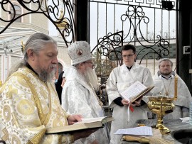 В праздник Богоявления епископ Чимкентский и Туркестанский Хрисанф совершил всенощное бдение, Литургию и великое освящение воды