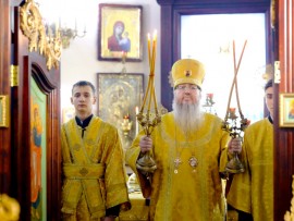 Архиерейская Литургия в праздник Трех Святителей