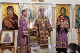 Преосвященный Епископ Вениамин совершил Литургию в неделю Крестопоклонную в кафедральном соборе Воскресения Христова г. Кокшетау