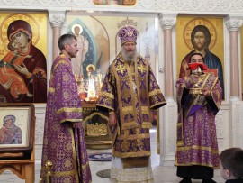 Преосвященный Епископ Вениамин совершил Литургию в неделю Крестопоклонную в кафедральном соборе Воскресения Христова г. Кокшетау