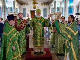 В празднование Святой Троицы епископ Игнатий возглавил праздничные богослужения в Никольском соборе Актобе