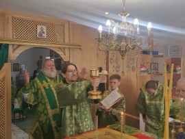 Епископ Игнатий совершил Литургию в Свято-Троицком храме города Алга