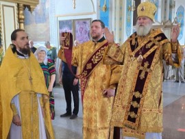 Служение епископа Игнатия в главном храме Актюбинска в праздник Всех святых