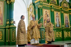 Богослужение в день всех святых в земле Русской просиявших