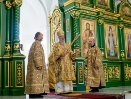 Богослужение в день всех святых в земле Русской просиявших