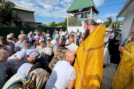 Чин малого освящения и Божественная литургия в Серафимовском храме поселка Карабалык