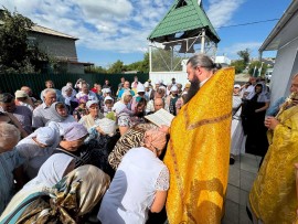 Чин малого освящения и Божественная литургия в Серафимовском храме поселка Карабалык