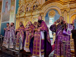 Чин выноса Креста в Константино-Еленинской церкви Костаная