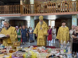 Начало Успенского поста. Происхождение (изнесение) Честных Древ Животворящего Креста Господня. Архиерейское служение