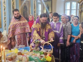 Праздник Изнесения честных Древ Животворящего Креста Господня