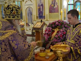 Изнесение честных древ Животворящего Креста Господня. Медовый Спас и начало Успенского поста