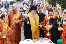 Праздник Изнесения Честных Древ Животворящего Креста Господня в кафедральном соборе