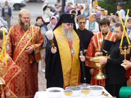 Праздник Изнесения Честных Древ Животворящего Креста Господня в кафедральном соборе